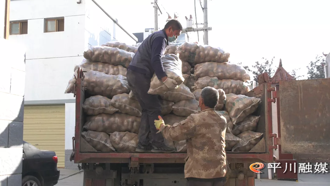 暖心助农 携手战“疫” 平川区复兴乡汉口村驻村工作队助力农产品销售