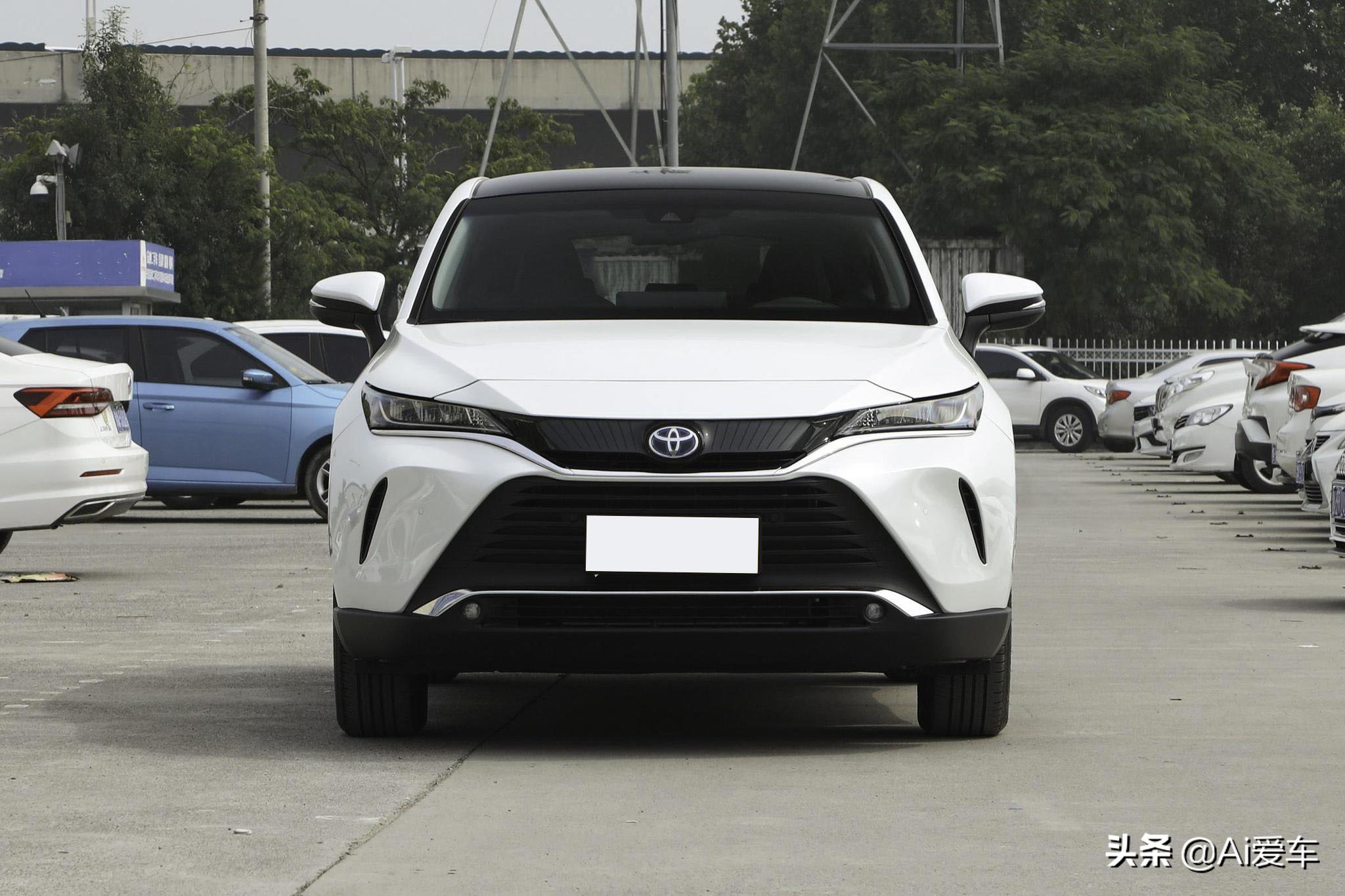 4.5L油耗，丰田新款家用SUV，外观新潮内饰高档，实拍凌放HARRIER