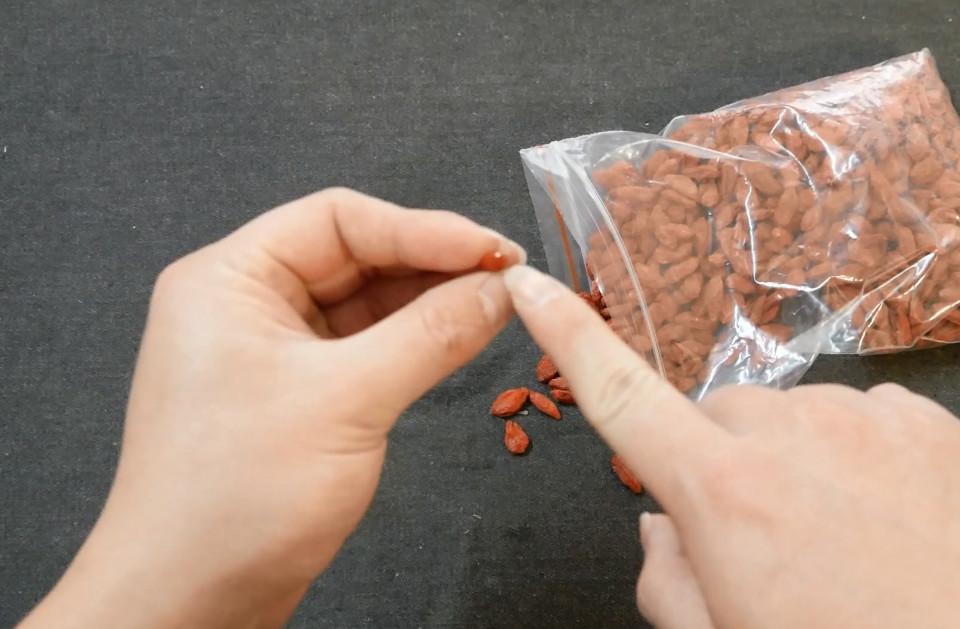 枸杞子，你吃红的还是黑的？泡水牢记“3没有要”，养分倍增喝得衰弱