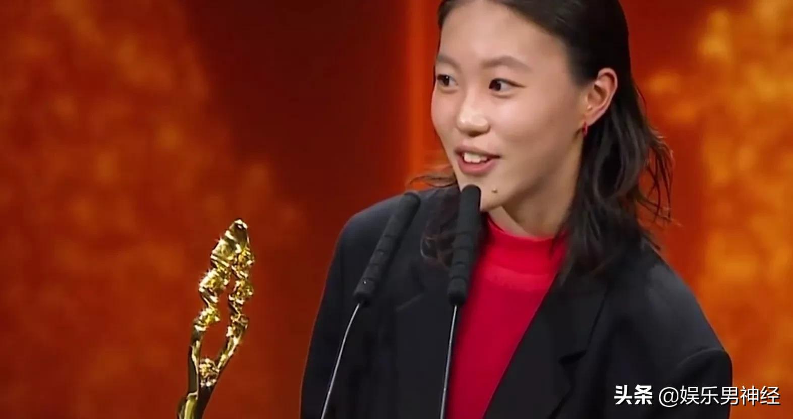 你以为窦靖童只是王菲窦唯的女儿吗，她的人生远比你想象的精彩