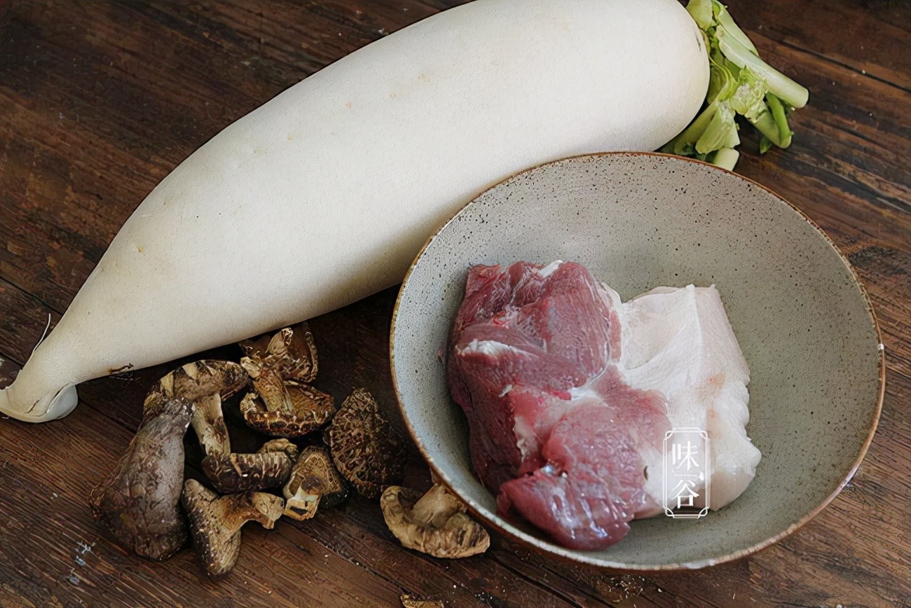 入冬后要多吃这菜，上锅一蒸就能吃，清淡爽口又开胃，孩子吃得香