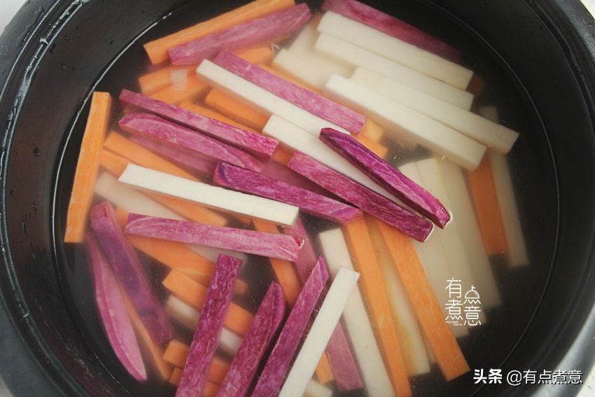 想吃薯条怕热量高？教你不用油炸的方法，外酥内软，不上火更健康