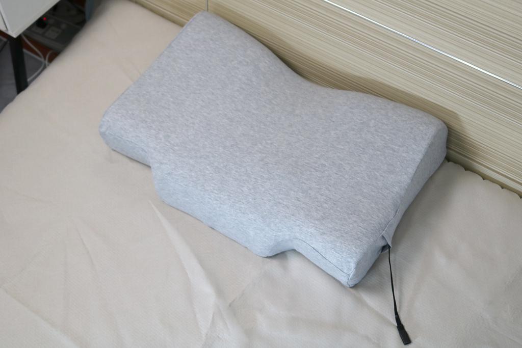 颈部放轻松 睡眠更轻松——8H 小欢喜石墨烯热敷仿真按摩助眠枕