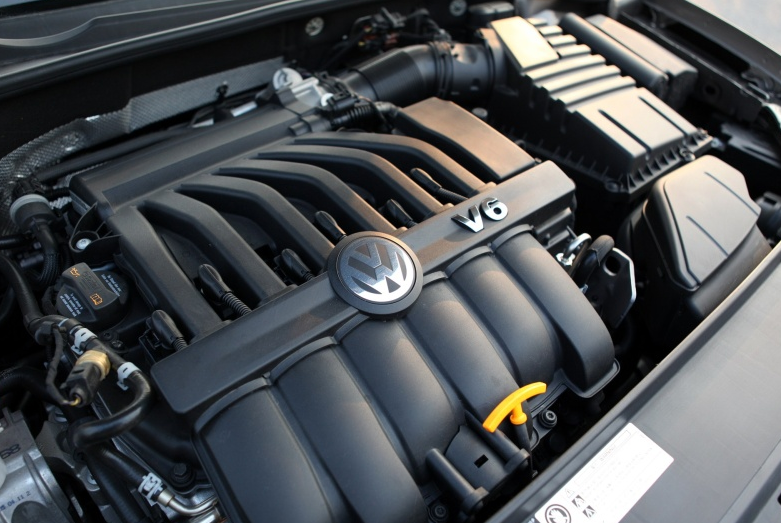 帕萨特3.0 V6内饰感受下，比新款沉稳耐看