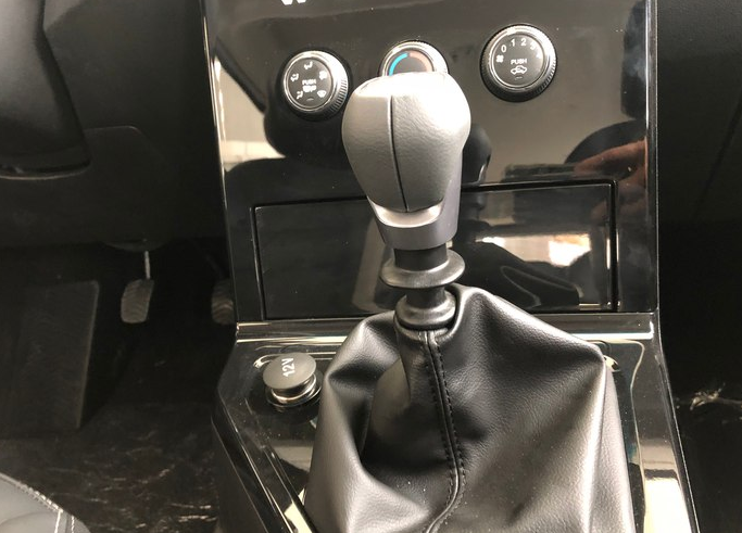 纵置后驱宽体神车，配250N·m，满油可跑730km，顶配都不到8万
