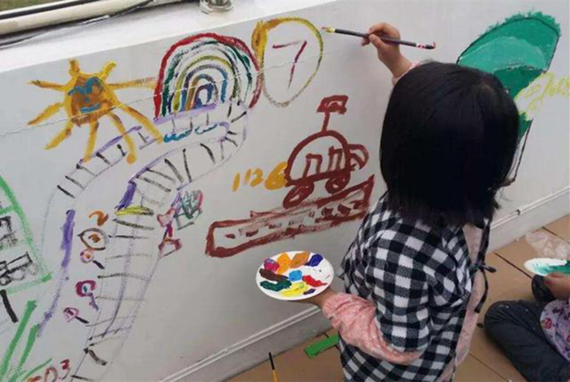 小学生“画妈妈睡姿”走红，老师笑评，真爱还是偷工减料一目了然
