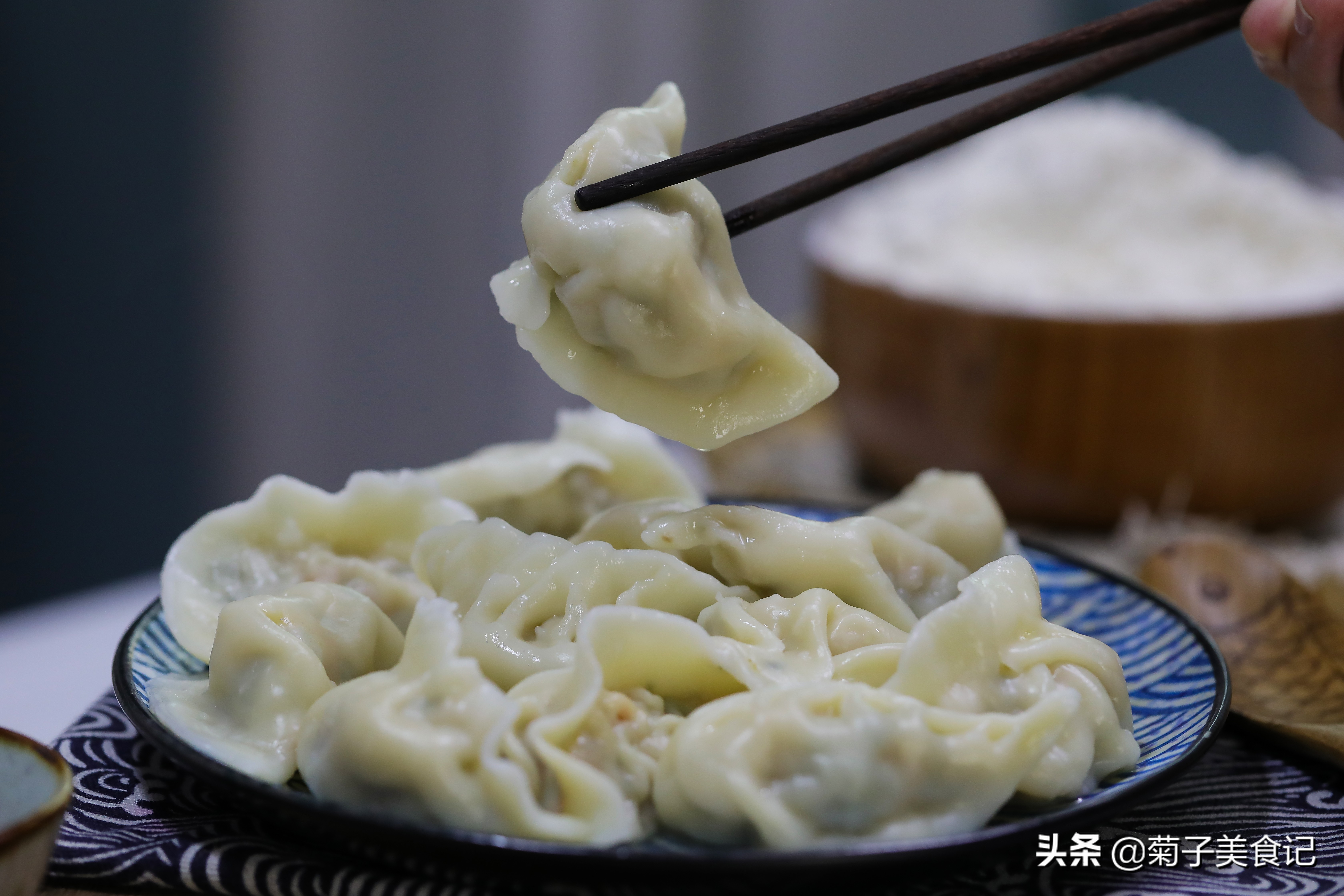 野生天然荠菜，包成水饺比韭菜馅还香，调馅技巧学起来，值得收藏