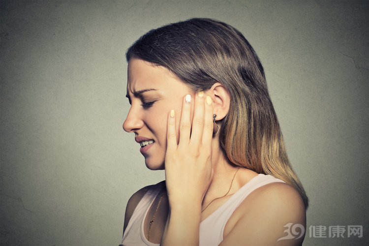 耳朵出现嗡嗡响，是身体的警报，可能与肿瘤有关，要重视
