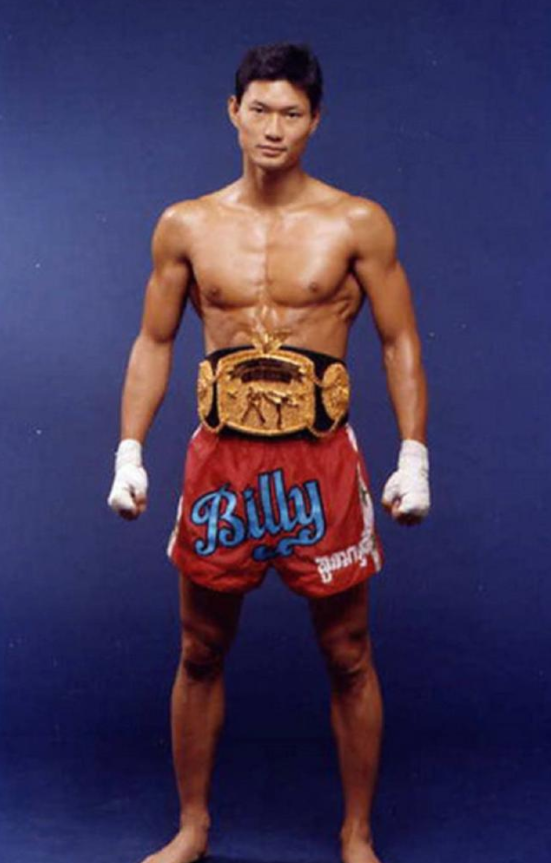 1997年，被拳王周比利一脚踢进医院的女星杨丽菁，如今怎样了？