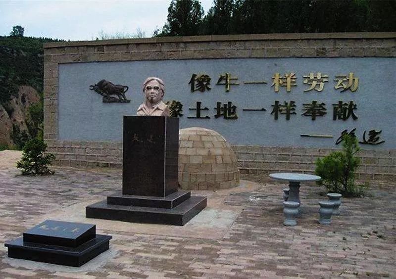路遥去世前，执意要见贾平凹，病床上15字叮嘱，让贾平凹嚎啕大哭