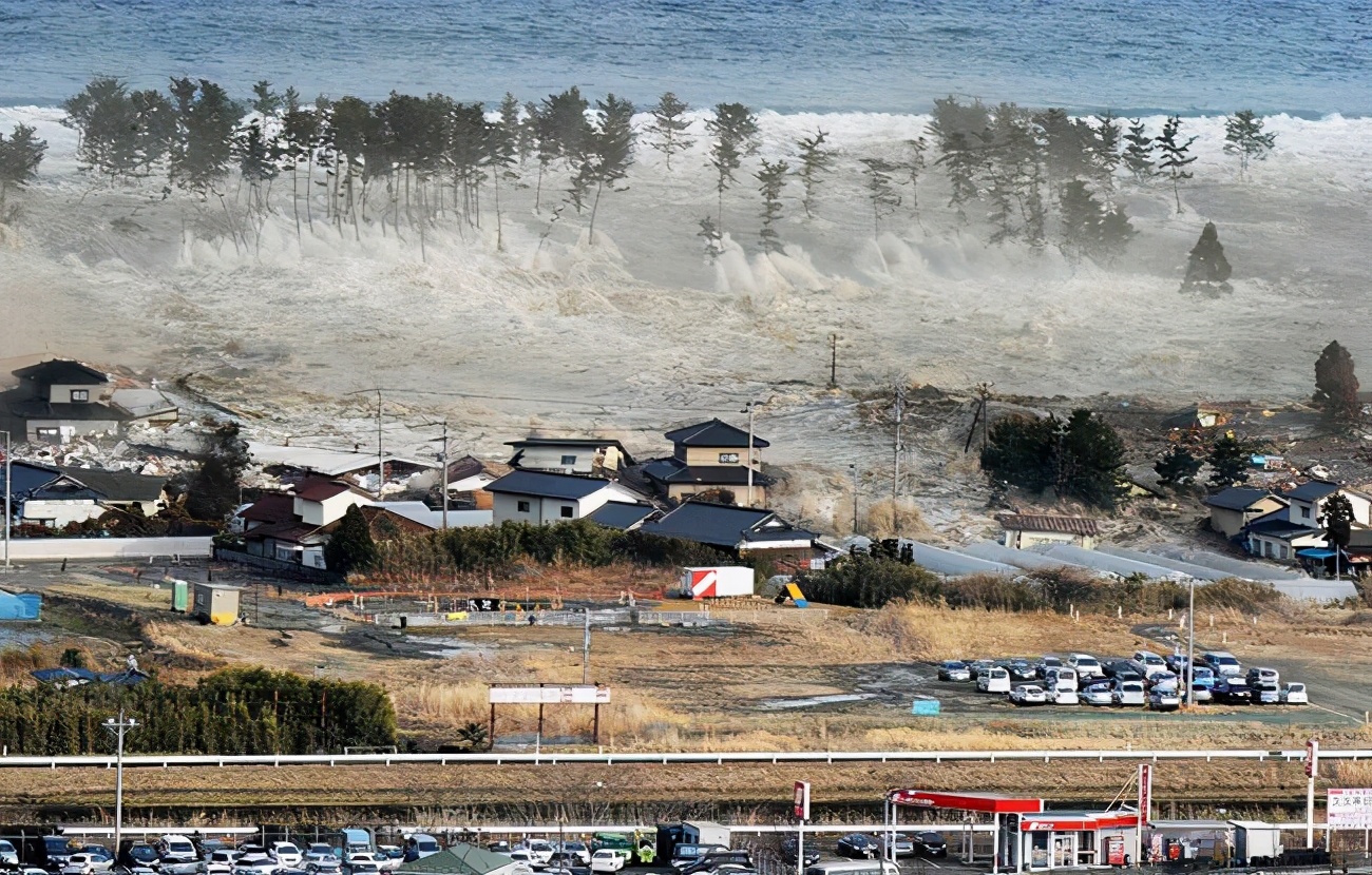 1960年，智利9.5级特大地震引发海啸横跨太平洋，8米巨浪直冲日本