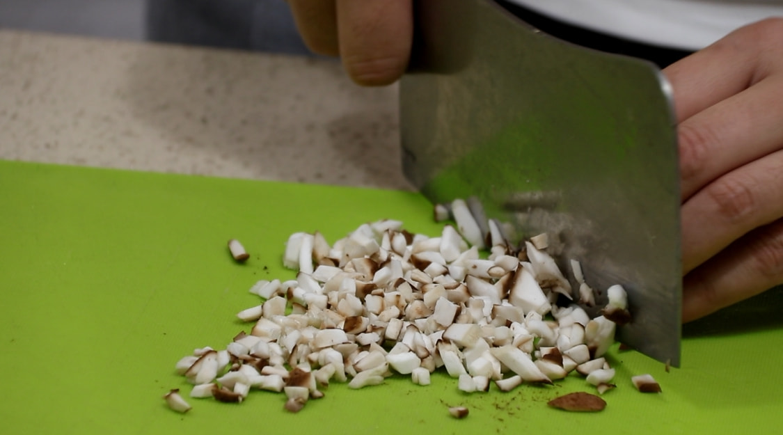 冬季要多吃芋头，吃南瓜冬瓜不如吃它，不用油炸，营养又美味