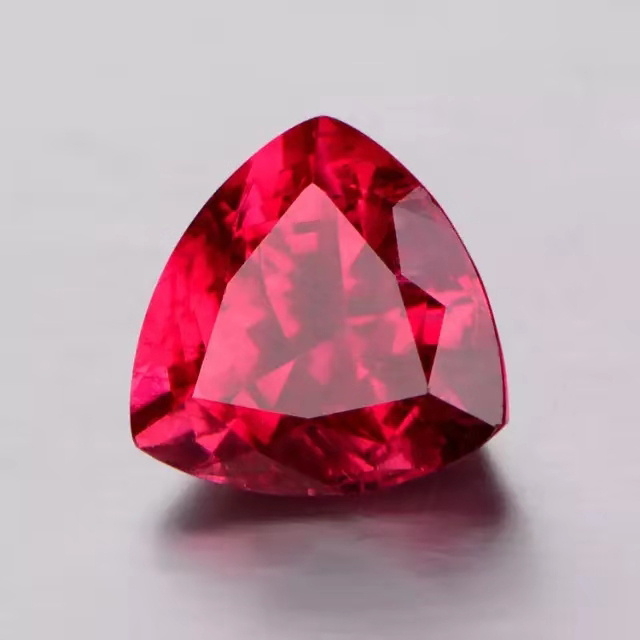 水晶石榴石的功效与作用点(彩色宝石图鉴,让你一次认全整个宝石圈(一)