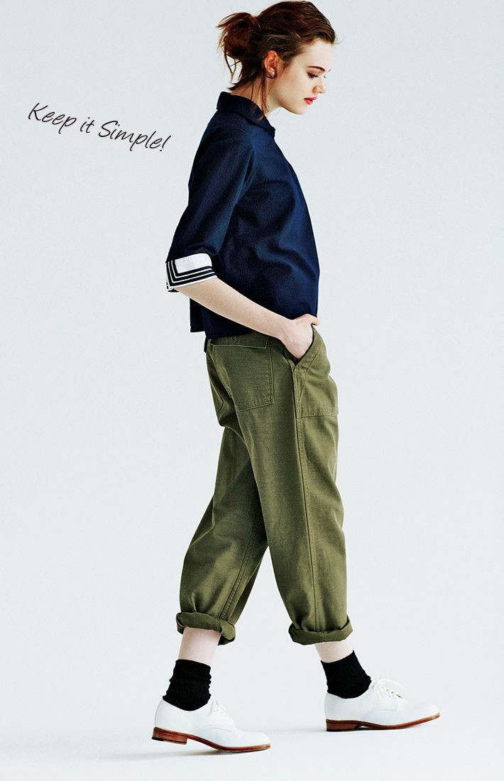 搭配的白色上衣是薄棉麻t恤,清透而且小清新,和这种颜色的裤子搭起来