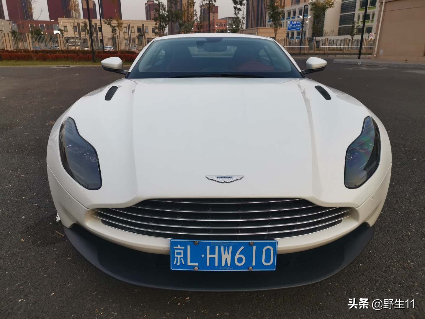 优雅、绅士于一身，亲测阿斯顿-马丁DB11 V8 Coupe