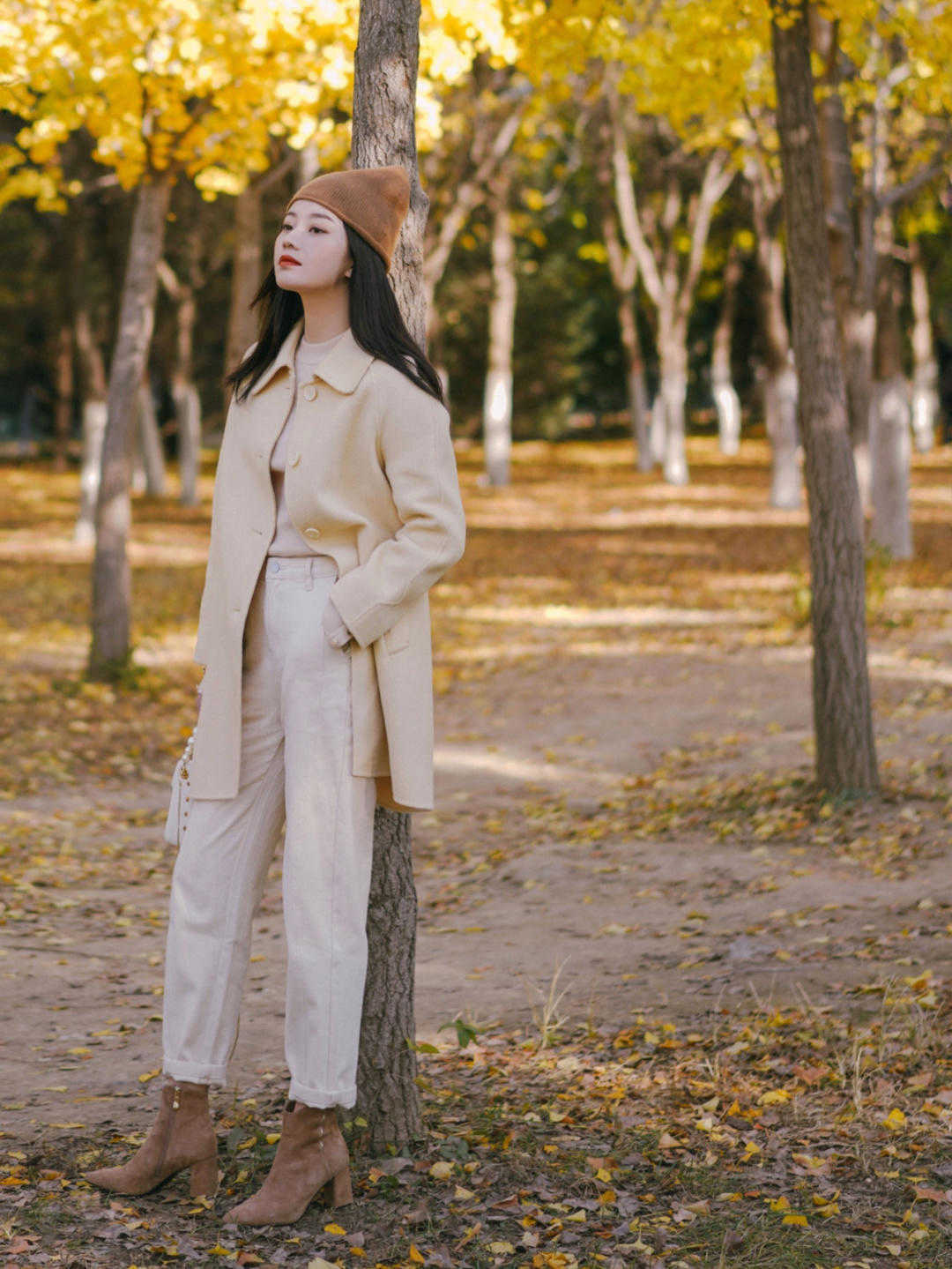 小个子女生，尽量穿大衣配短靴，2021年流行这几款，气质非凡