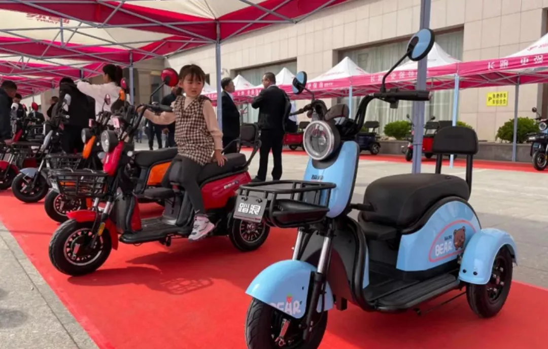 “接娃電動車”怎么上路?需要駕照嗎?一文看懂,家長不慌