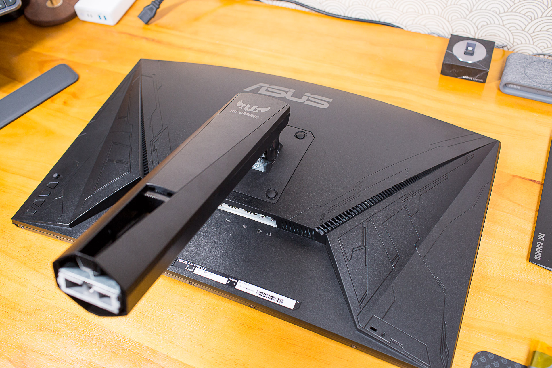 华硕tuf电竞显示器vg27vq测评