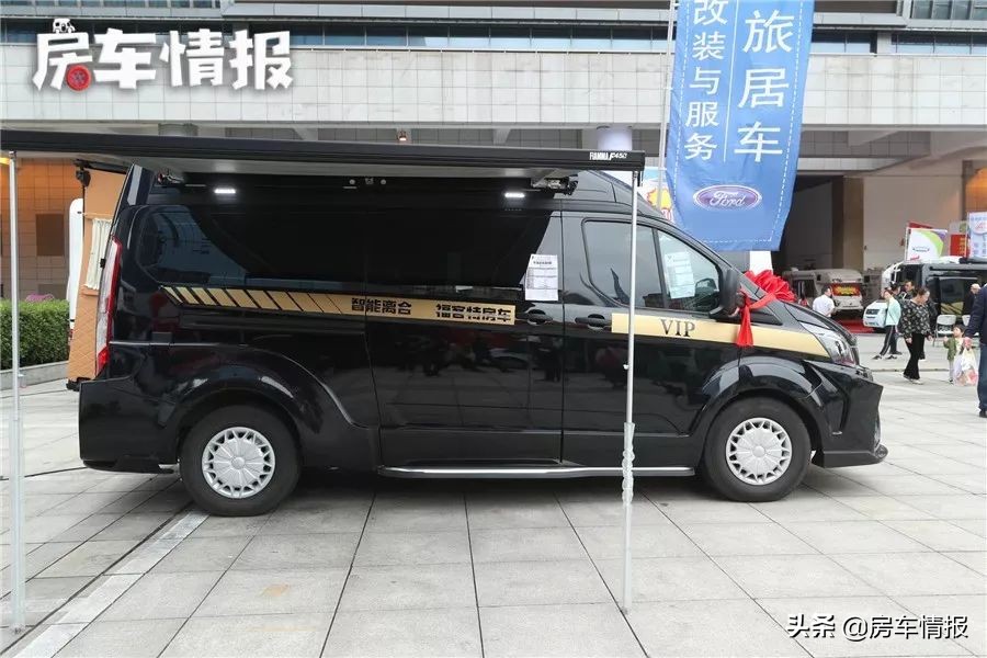 能坐6人的福特商务房车，30多万配航空座椅，内部可变床能住3口人