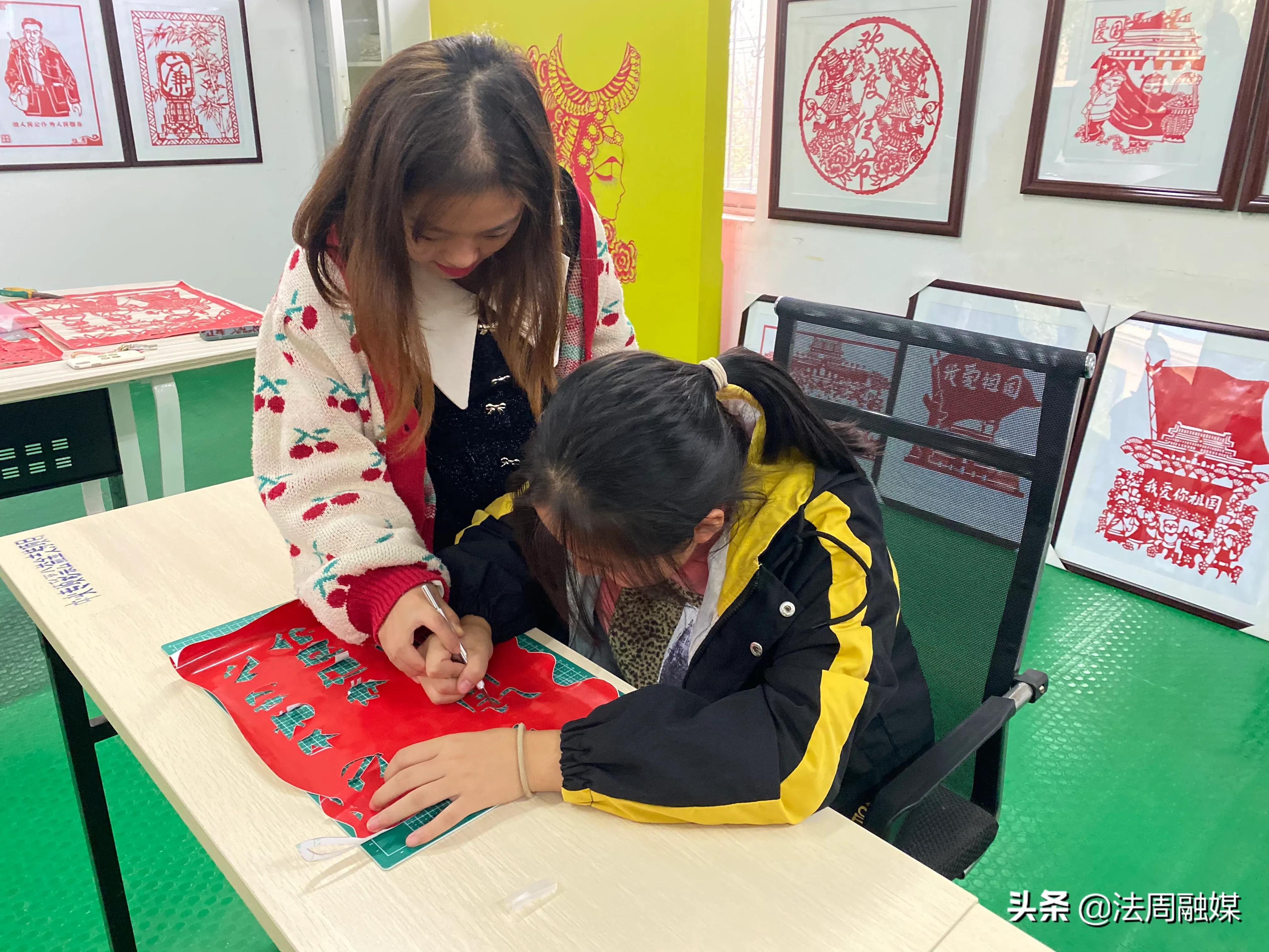 清风沐校园 廉洁育桃李——澧县官垸镇中学举办系列剪纸活动