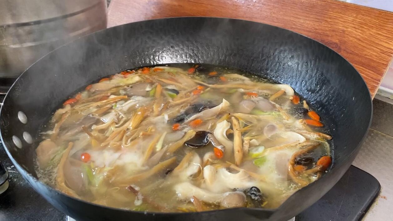 5月必尝！鲜香浓郁的蘑菇汤做法大公开