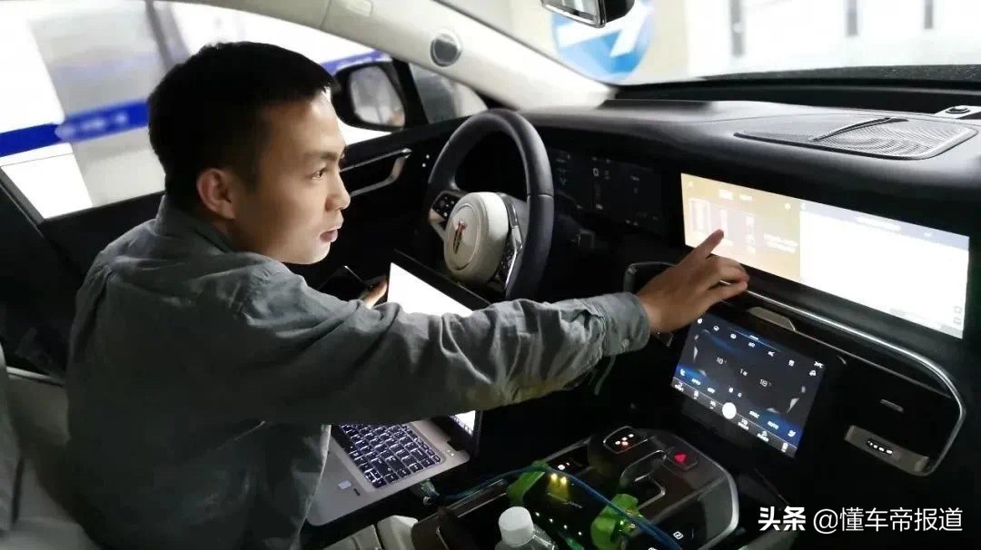 资讯 </p><p>　　 能自己找车位！一汽红旗发布L4级代客泊车系统，量产还远么