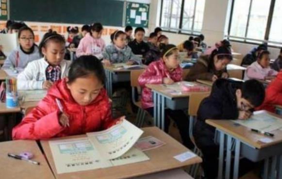 老师批改作业，因评语遭家长投诉，相关部门已对老师作出处罚