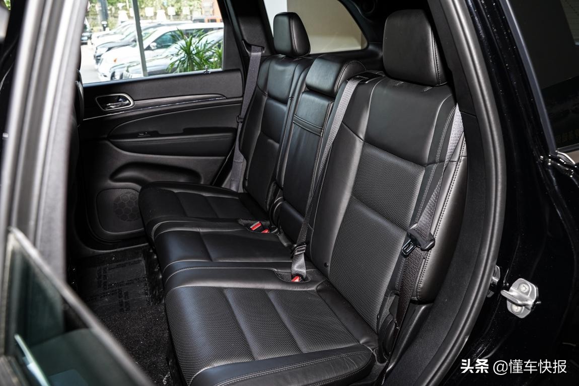 懂车探店：专业四驱搭配V6动力，40万即可入手进口Jeep大切诺基？
