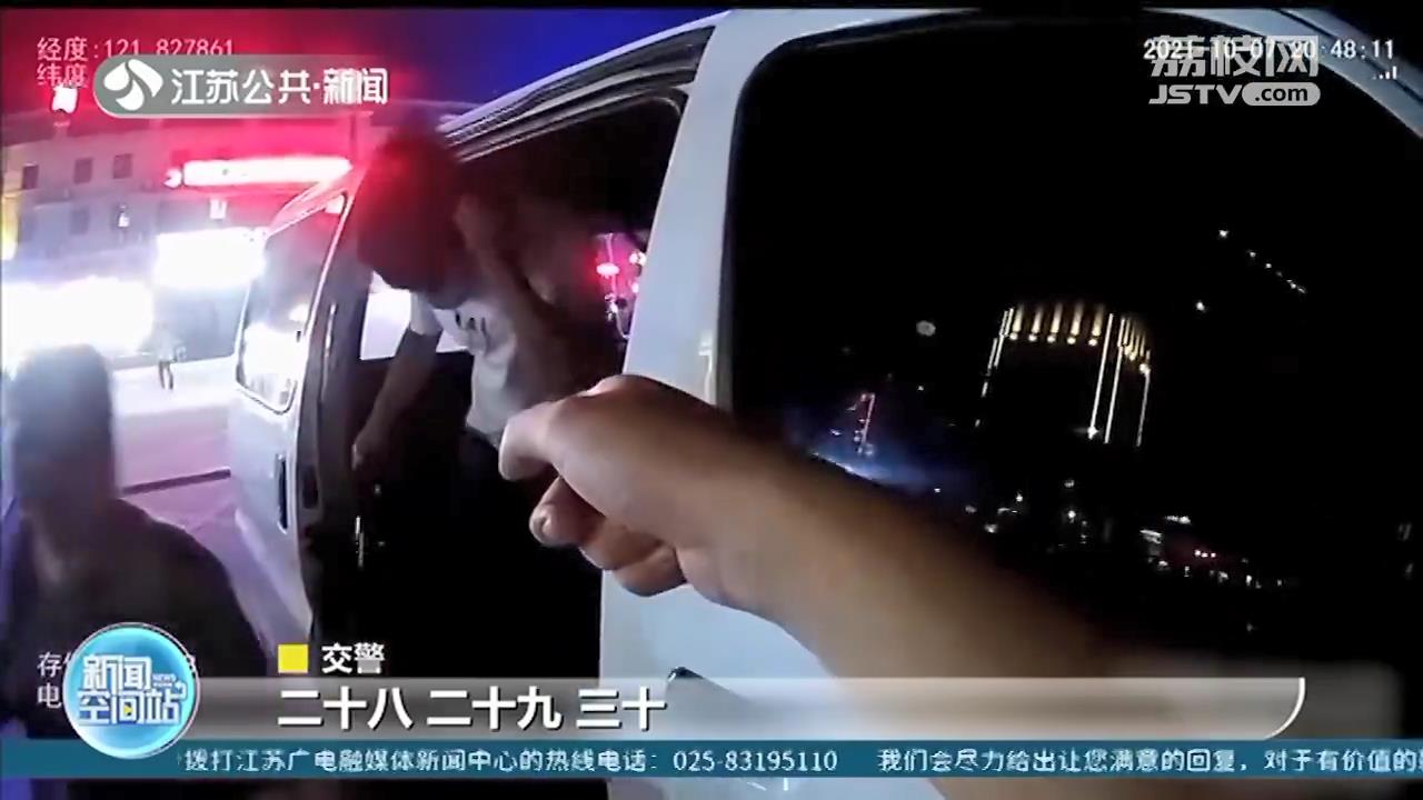 南通启东：核载6人实载32人，“大胃王”面包车被查