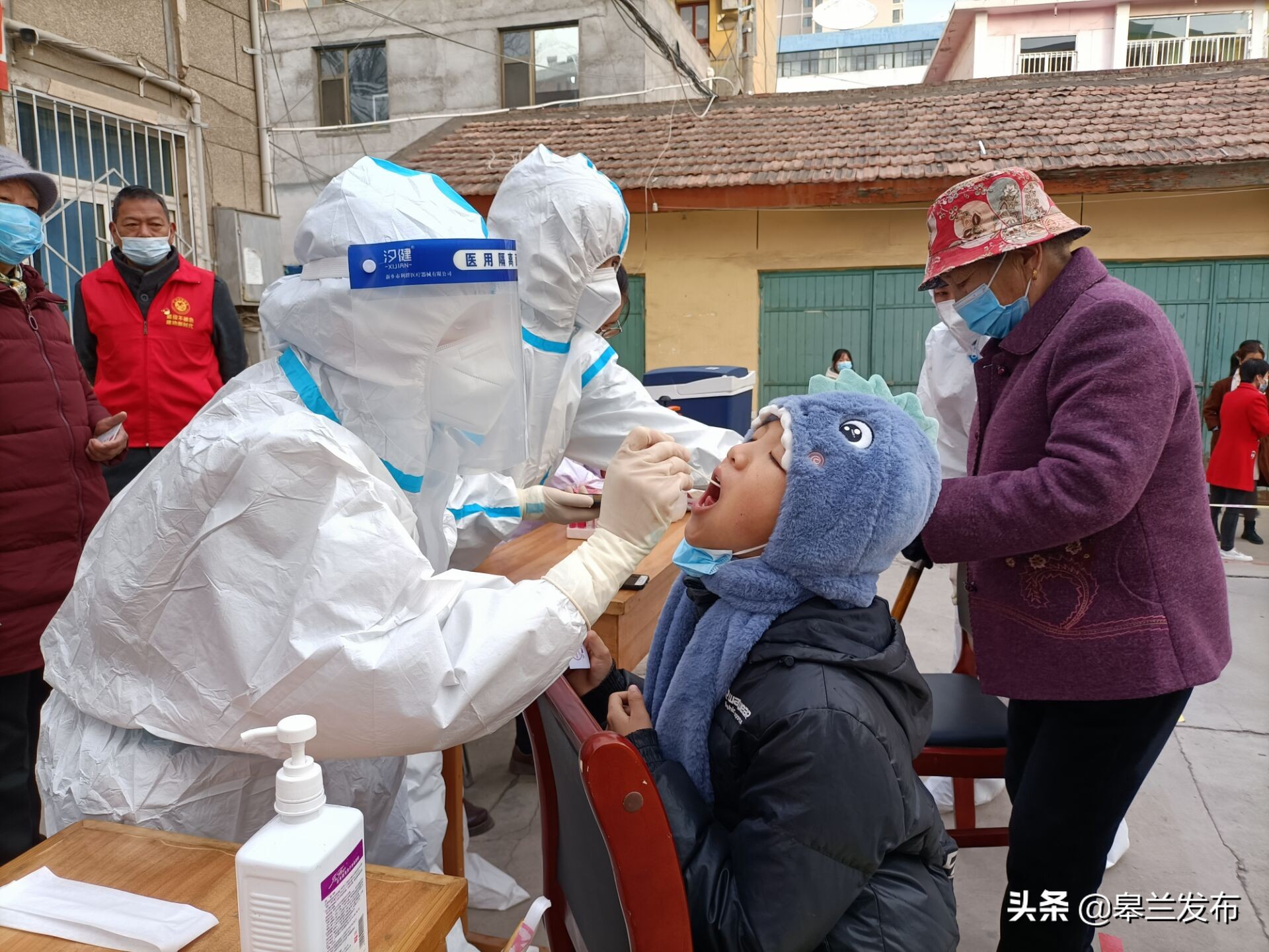 疫情防控直击皋兰县第二轮核酸检测现场有序有爱有速度