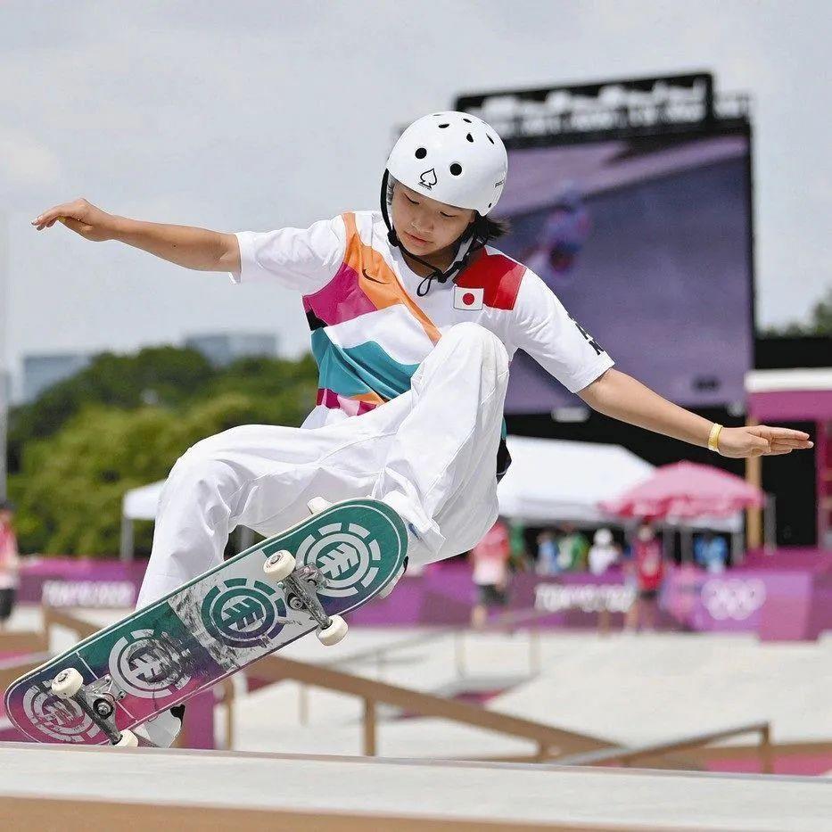 日本13岁滑板少女，第一次上奥运就获得了金牌，这真是让人酸了！_图片 No.2