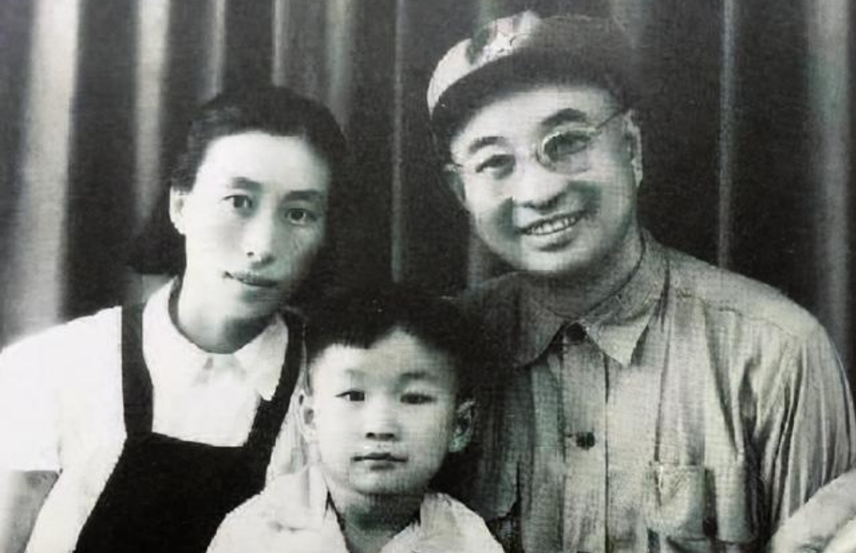 1946年，一17岁小伙来到太岳军区找到傅涯：阿姨，我是陈赓的儿子