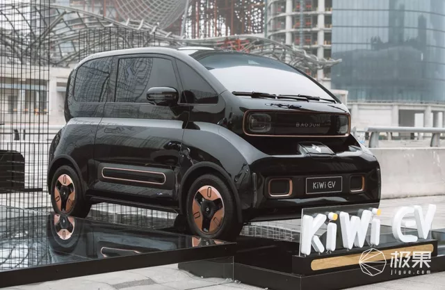 五菱再发豪华版mini EV！充电1小时能跑200公里，下一个买菜街车