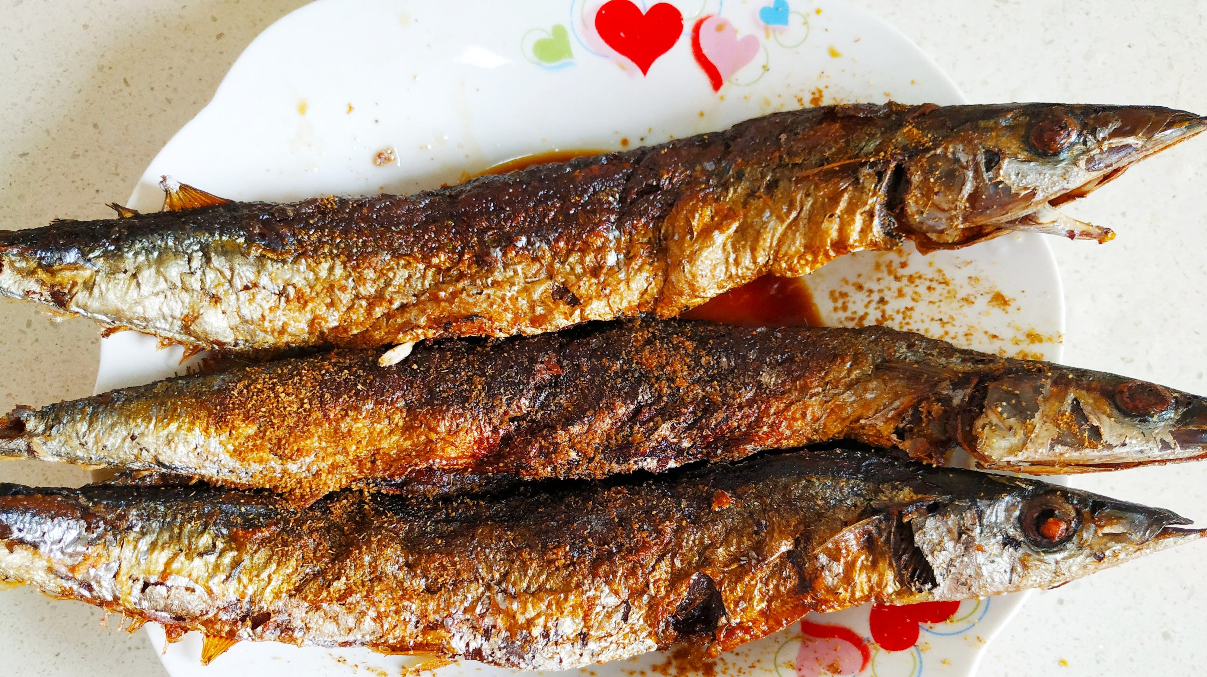 教你超好吃的秋刀鱼，鲜美可口，又香又入味，全家人都吃得很痛快