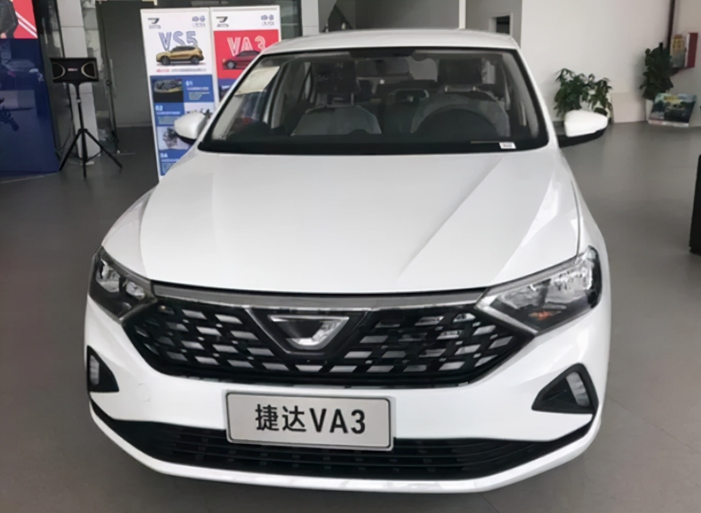 6.58万起太良心，德系血统三大件可靠，油耗5.6L，带你看捷达VA3
