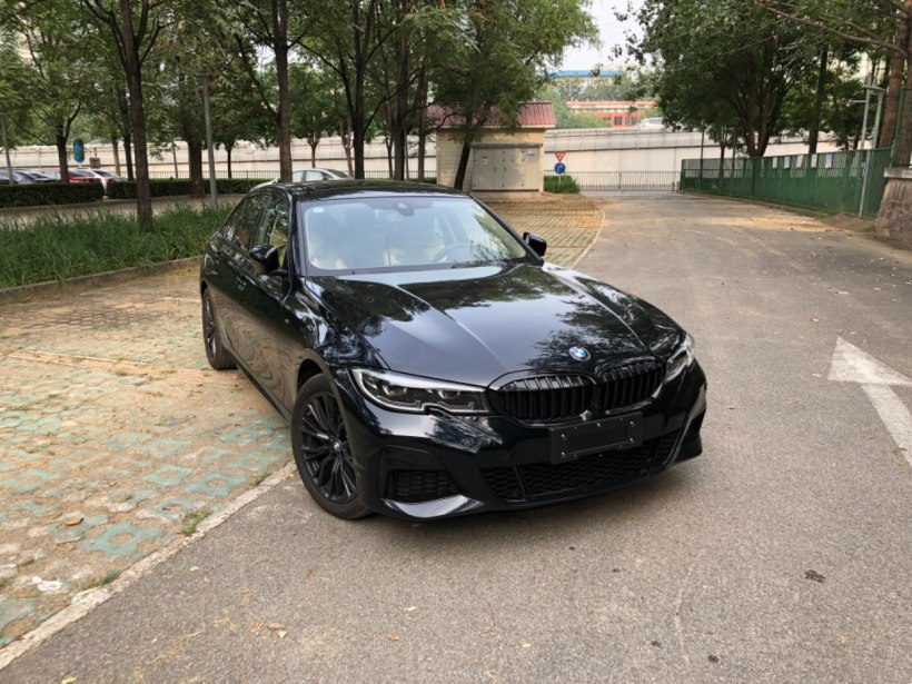 要脸还是要动力，宝马330i和425i四门怎么选？