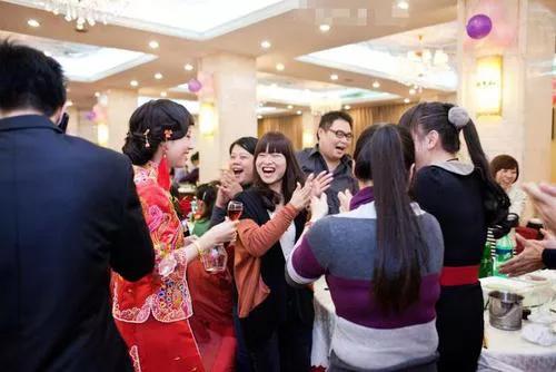 同学结婚随礼500多还是少（同学结婚随礼288合适吗）