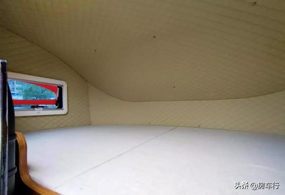 可上京牌的柴油车，六座五卧，趣蜂福特全顺新世代C型房车