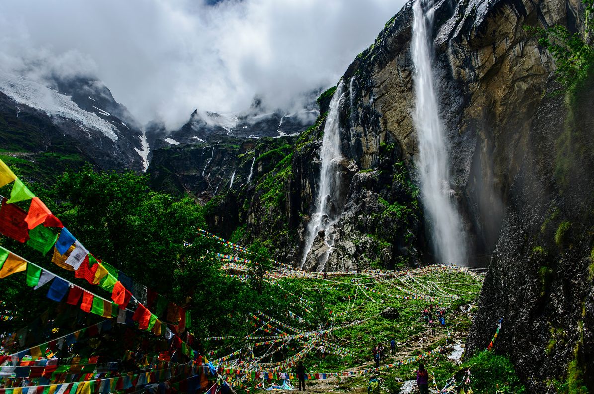 17名登山者神秘失踪，多年后登山日记被发现，里面记录着诡异经过