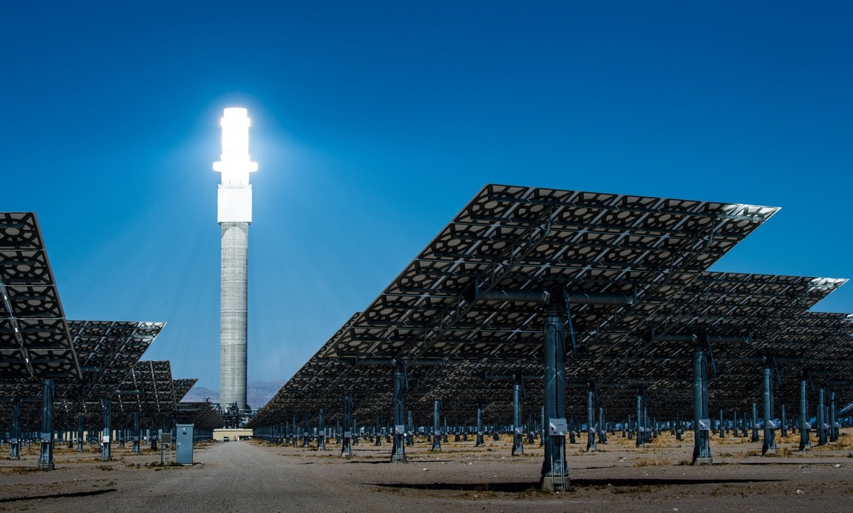 秒杀太阳能,夜晚也可发电!聚光太阳能技术是人类能源的未来吗?
