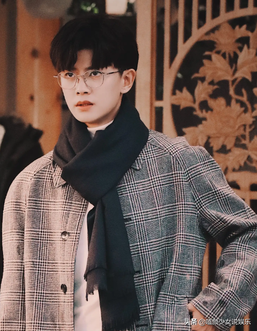 眼镜杀也挑人！这11位男星，有人戴上气质飙升，有人秒变七老八十