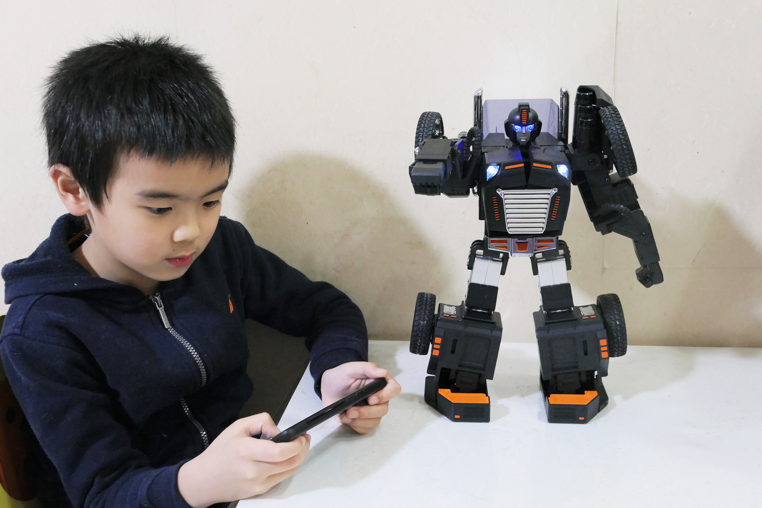 游戏编程两不误：让孩子爱不释手的星际特工T9机器人