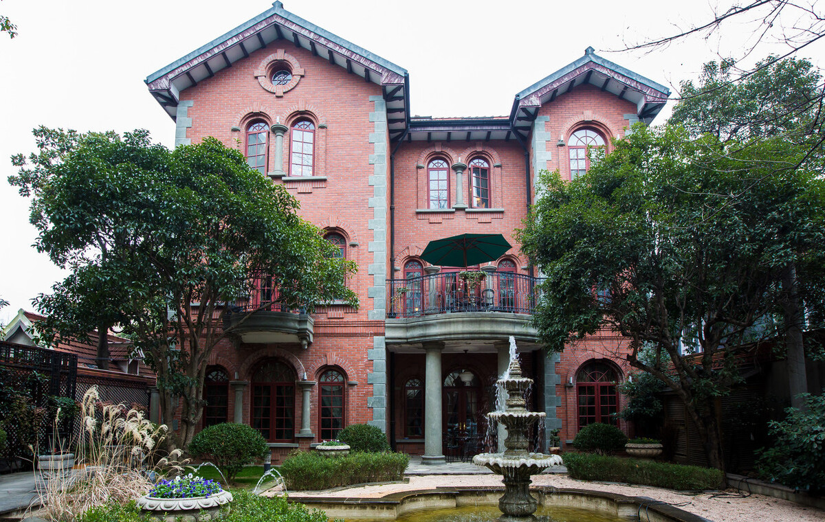 上海百年马路，四大家族都曾在此居住，被称为“申城第一情侣街”