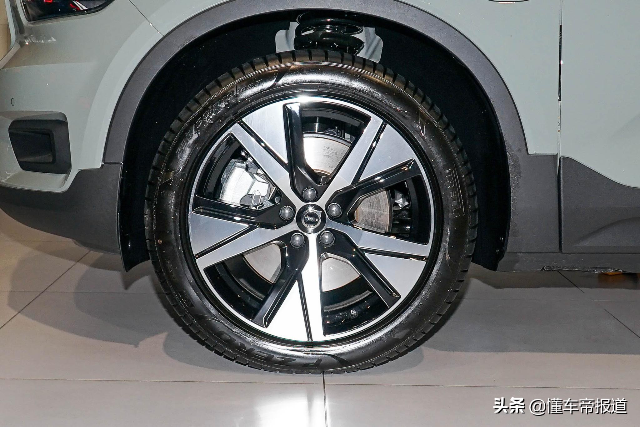 新车 </p><p>　　 沃尔沃XC40 RECHARGE上市，35.7万元