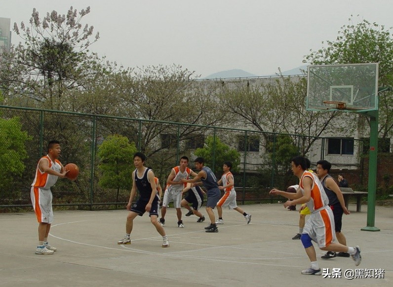 铜陵在线篮球队发展初期，我们走到一起来，夹缝中求生存