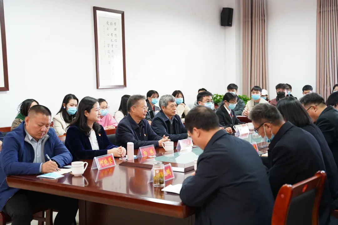 浉河区法院受邀到信阳师范学院开展送法进校园系列活动