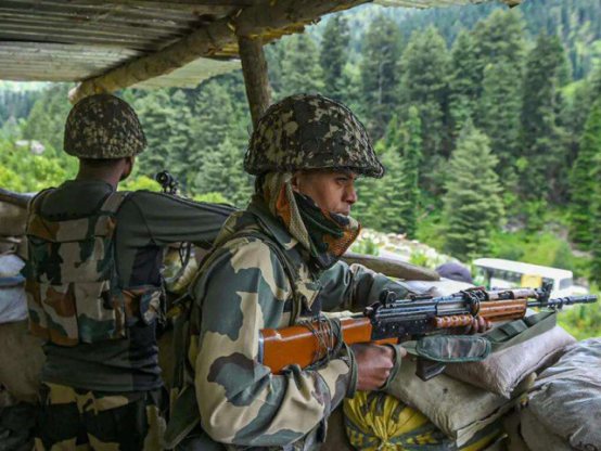 ӡ������2004���������ʧ��9����Ա����������װ���Ӷ��㲻��