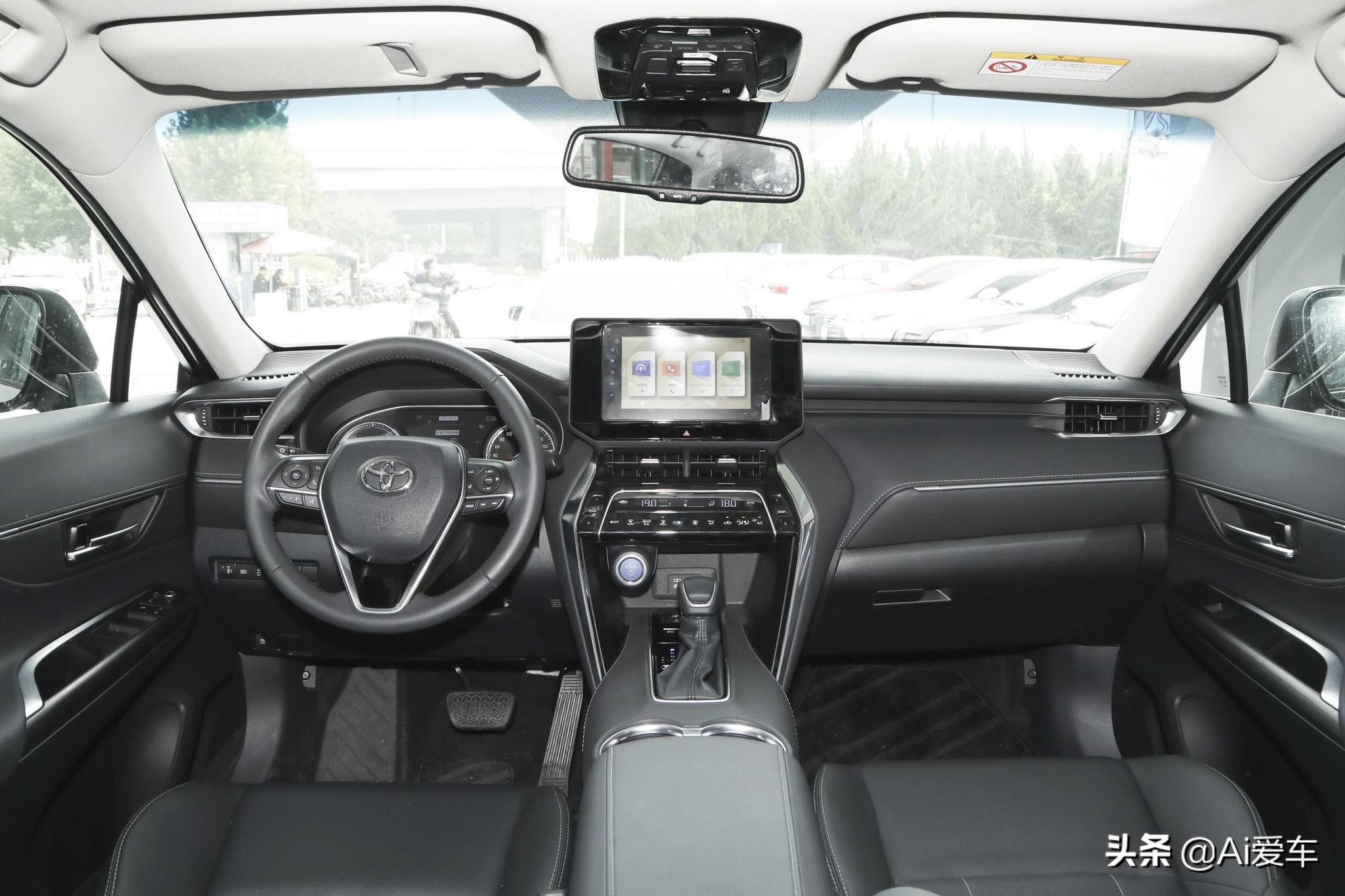4.5L油耗，丰田新款家用SUV，外观新潮内饰高档，实拍凌放HARRIER