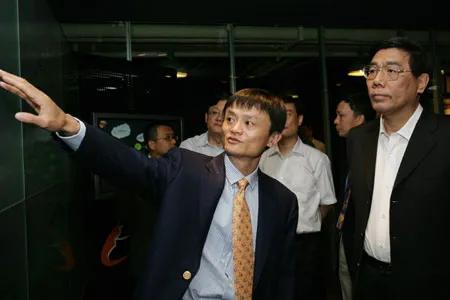 既不是高管也不是董事！马云被阿里名单除名？究竟发生了什么？