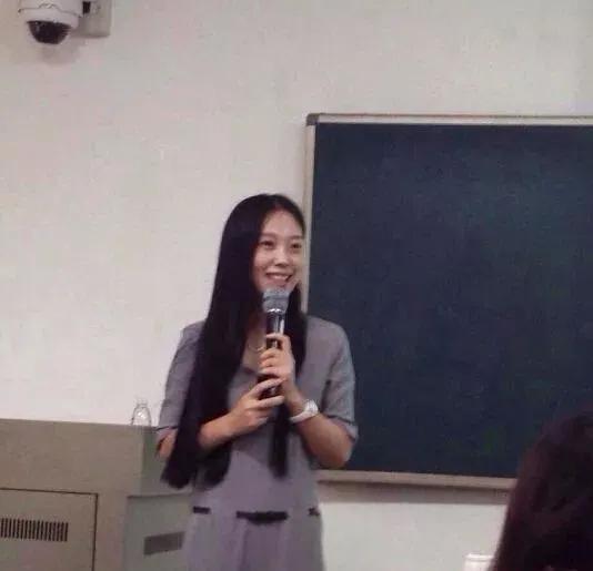 中南大學「辣媽女神」老師走紅，旁聽生站滿教室